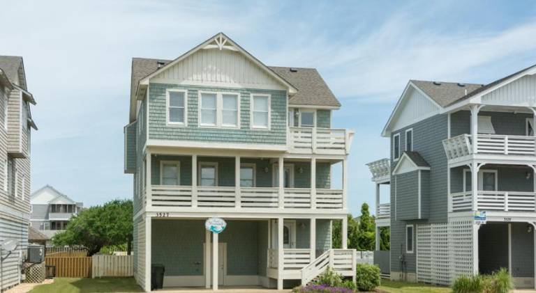 House with jacuzzi & pool in Nags Head, NC
