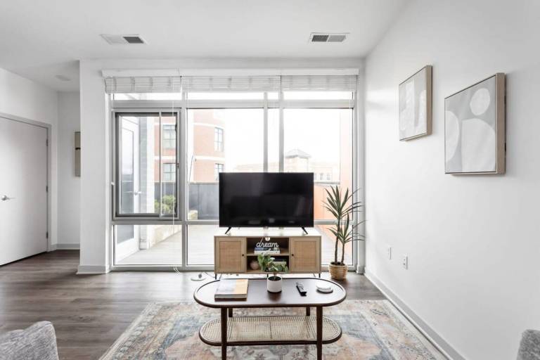 CozySuites I Trendy 1BR Bottleworks Indy