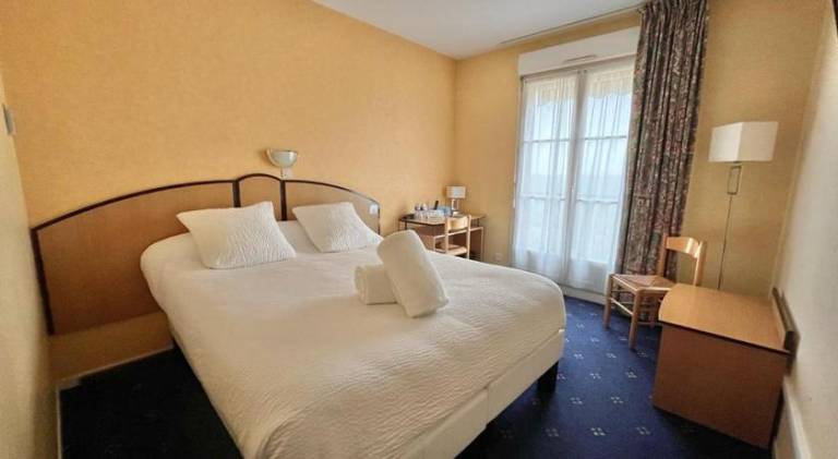 Logis Hotel Sully le Chateau — photo 2
