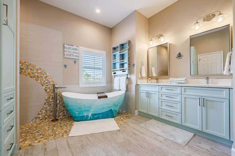 Child-friendly house with patio, private pool & barbeque | Water view | Dogs allowed — photo 3