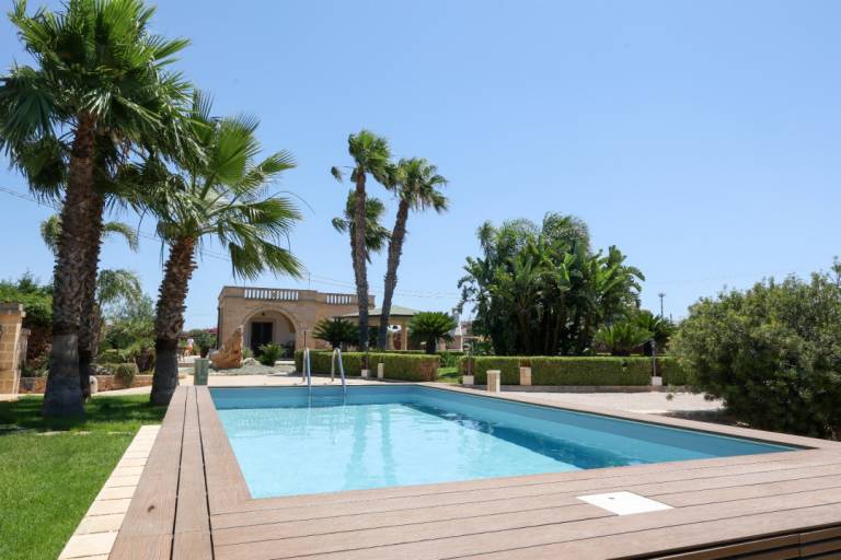 Villa with private pool & garden — photo 5