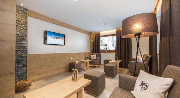 Serviced apartment with sauna & terrace — photo 3