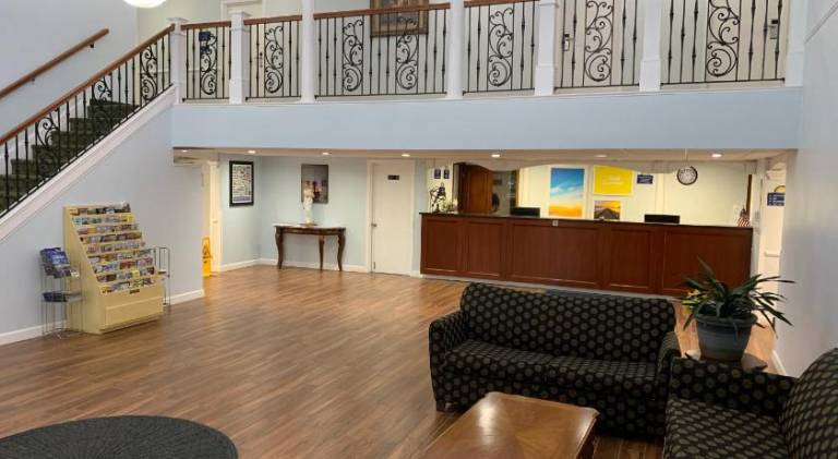 Days Inn by Wyndham Columbus IN — photo 5
