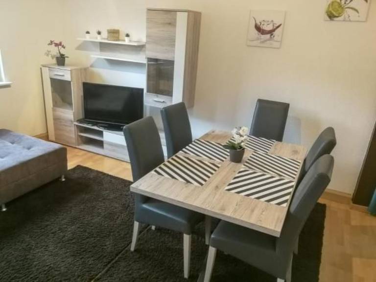 Holiday apartment with patio & yard | Nature view — photo 2