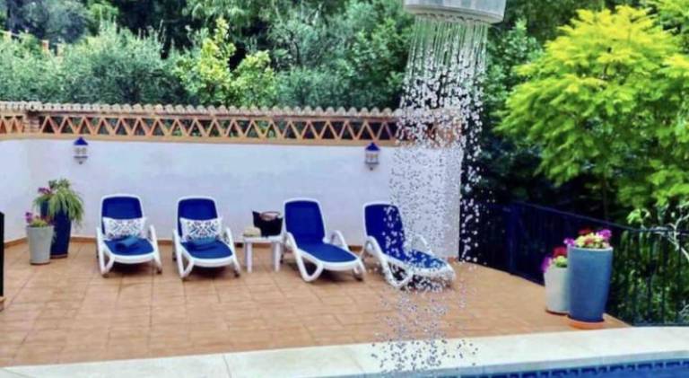 Villa with pool — photo 4