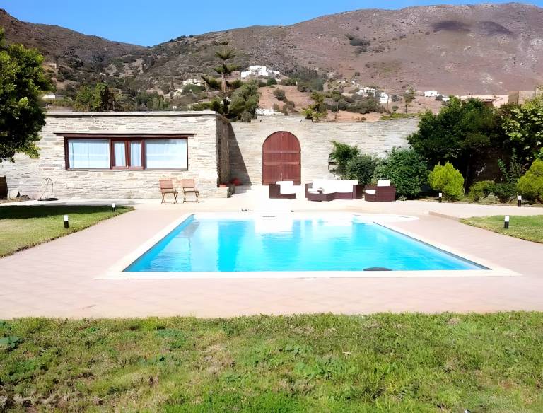 Family-oriented finca with grill, terrace & private pool | Garden view | Dogs allowed — photo 4