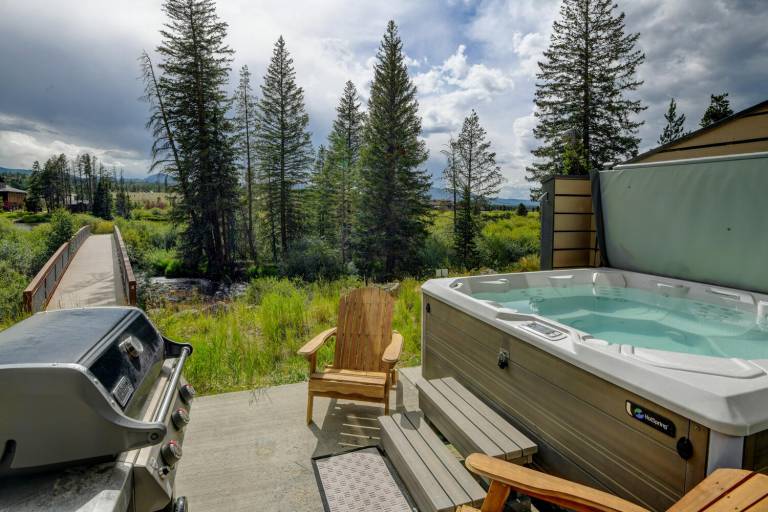 Family-friendly vacation home with hot tub, grill & patio | Mountain view | Pets are welcome — photo 3