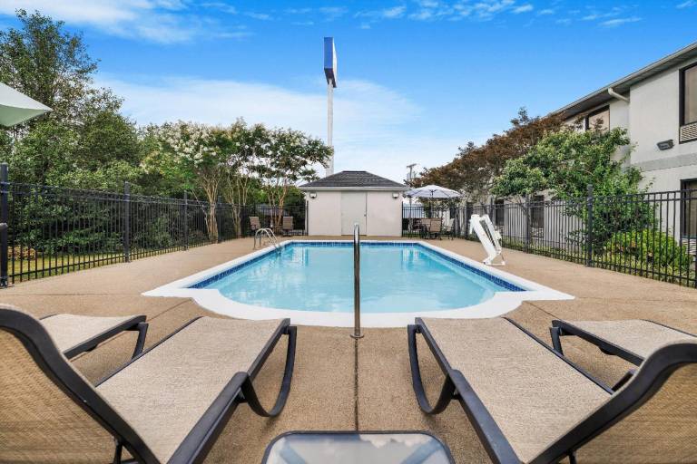 Baymont by Wyndham Madisonville — photo 2