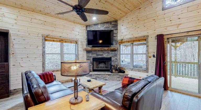 House with jacuzzi in Helen, GA