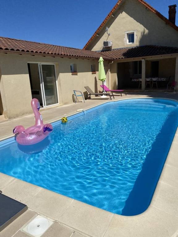 Family-oriented house with private pool, yard & barbeque | Nature view | Pet-friendly — photo 2