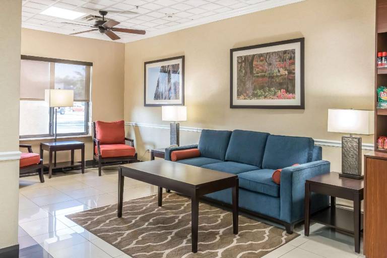 Comfort Suites Savannah North — photo 2