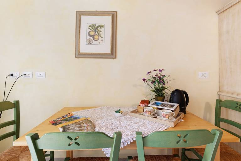 Studio with patio & yard | City view — photo 4