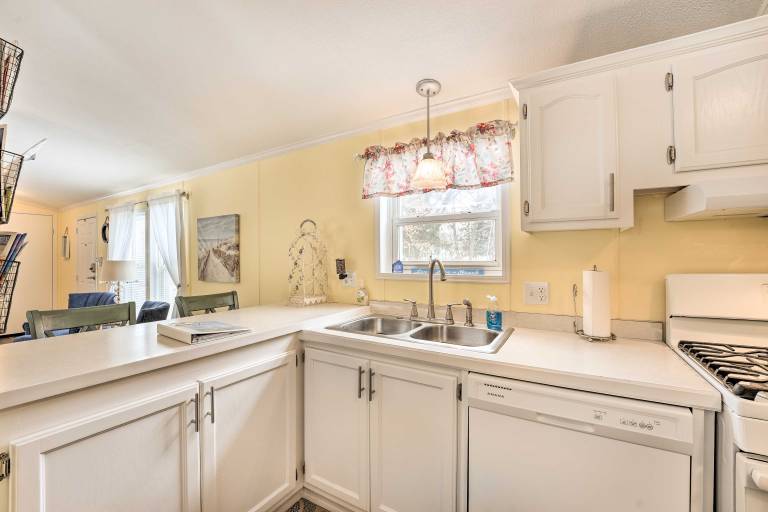 Charming South Haven Home - Great Location! — photo 2