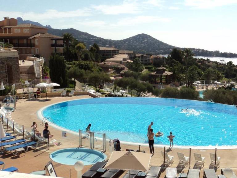 Family-oriented studio with heated pool | Sea view | Pet-friendly — photo 3
