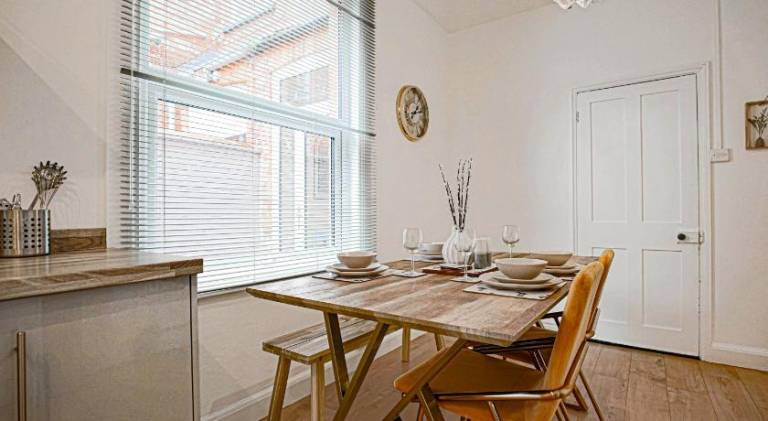 Central House with Free Parking, Pool Table, Garden, Super-Fast Wifi and Smart TVs by Yoko Property — photo 5