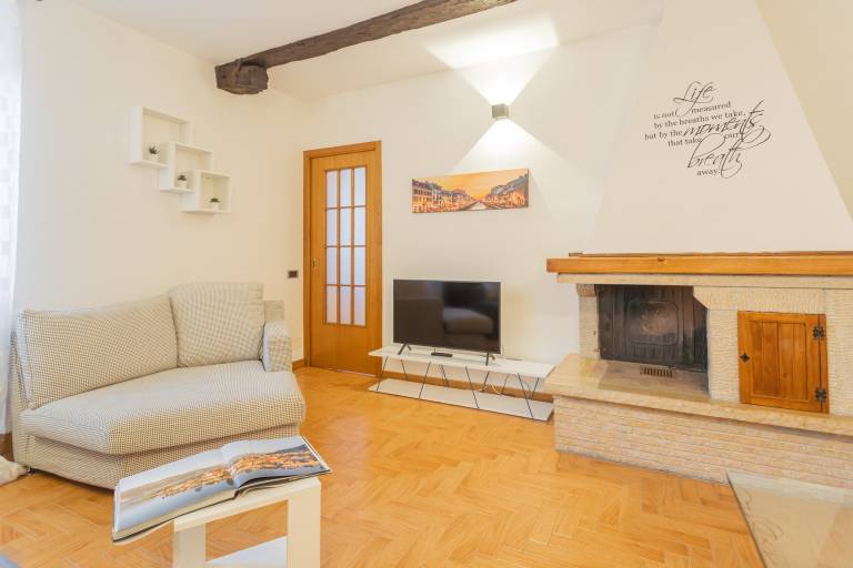 Fully equipped pleasant holiday apartment with hot tub | Close to Como Cathedral | Panoramic view | Pet-friendly in Brunate