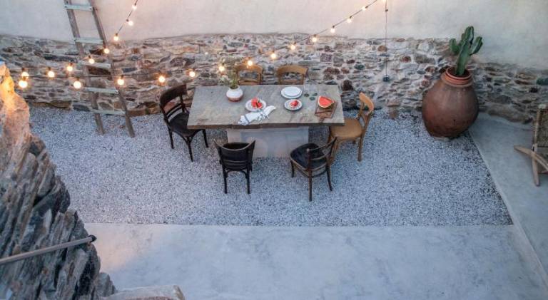 House with terrace & yard — photo 5
