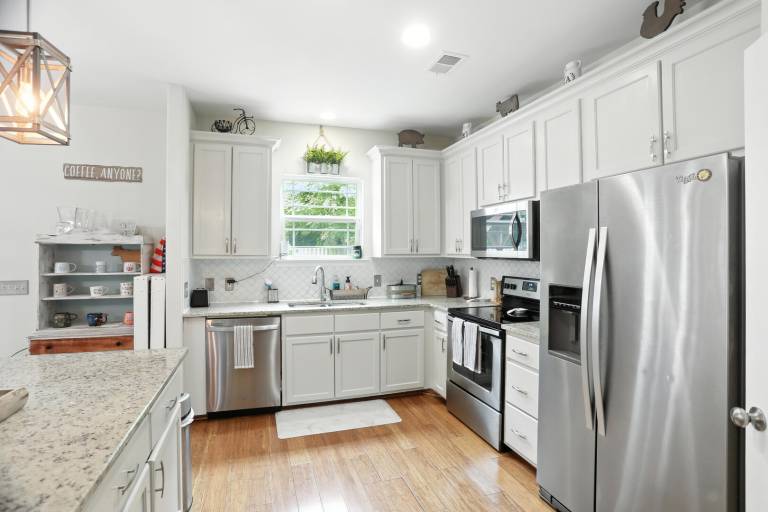 Child-friendly vacation home with private pool, terrace & yard | Pet-friendly — photo 2
