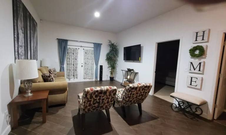 Bed and breakfast  Greater Palm River Point CDC