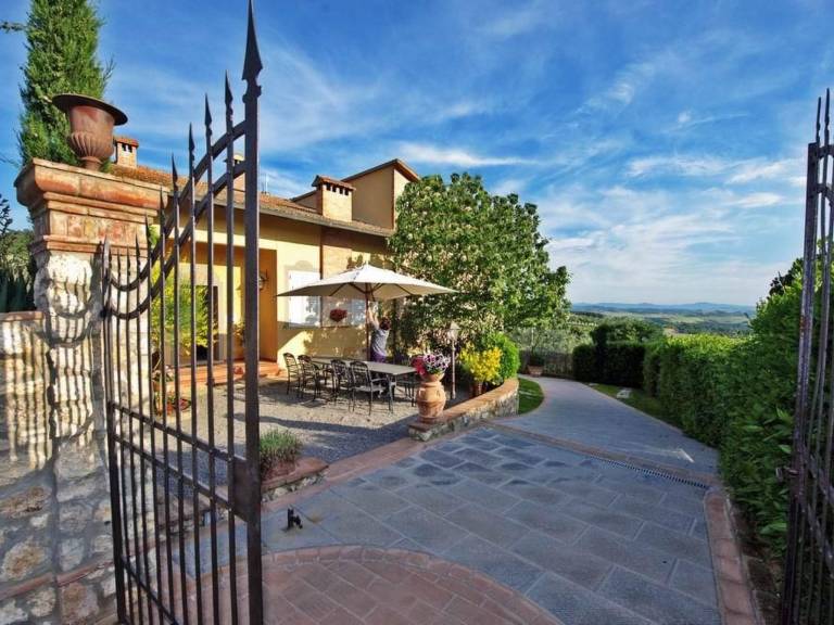 Vacation home with barbecue, garden & patio — photo 4