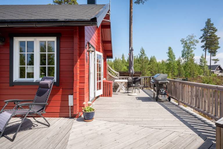 Charming vacation home with patio, yard & barbeque | Pets are welcome — photo 2