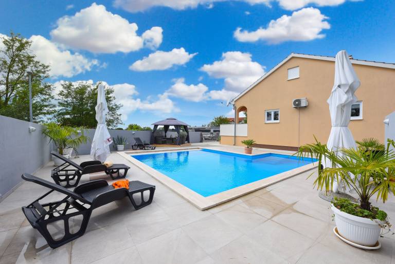 Child-friendly spacious villa with private pool, grill & yard | Pets allowed in Zadar