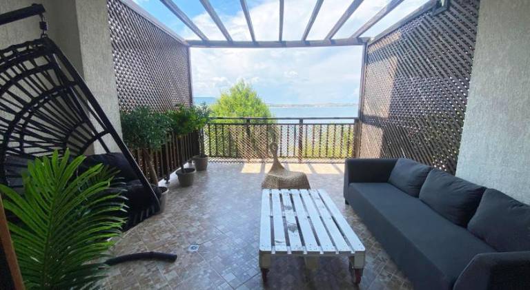 Apartment with pool — photo 5