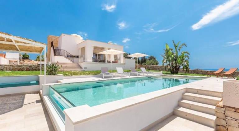 Rental apartment with pool & jacuzzi in Salve