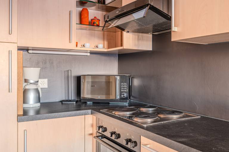 Fully equipped nice rental apartment with terrace & yard | Pets allowed — photo 4