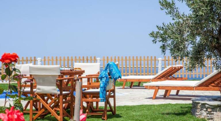 Villa with pool — photo 5