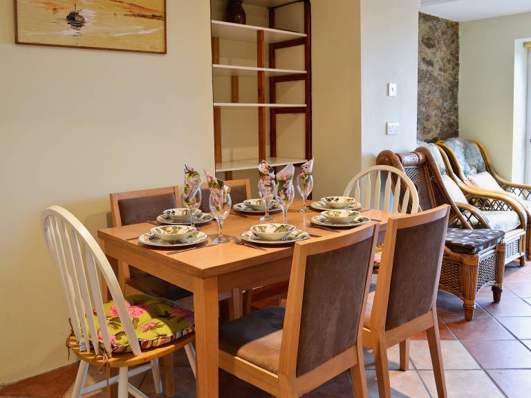Family-oriented lovely cottage | Sea view | Beach nearby | Pets are welcome — photo 4
