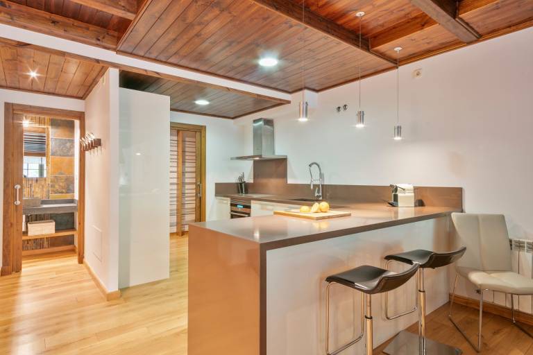 Child-friendly lovely rental apartment with yard & fast internet | Mountain view | Close to the ski | Pet-friendly — photo 5