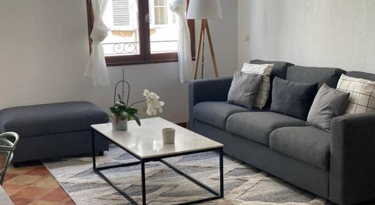 Rental apartment with 2 rooms for 7 persons in Meyreuil