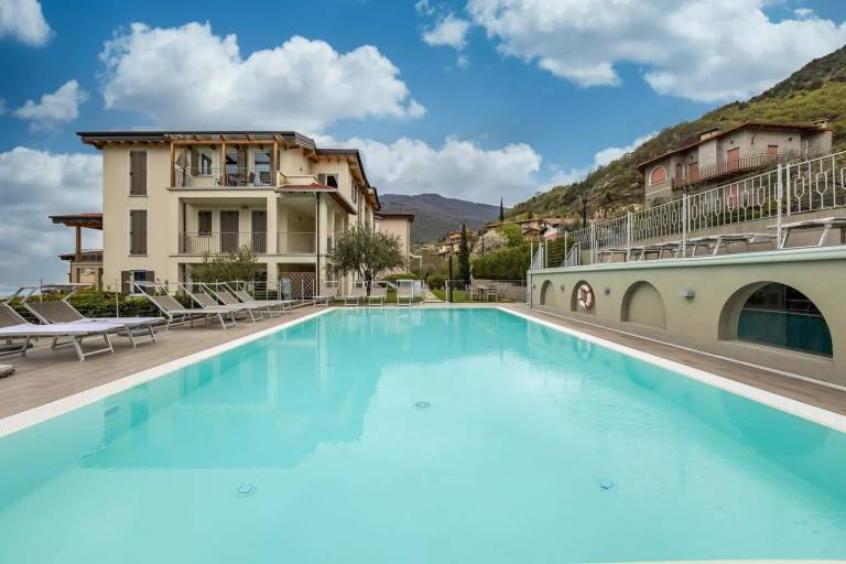 Holiday Apartment 'Residence La Villa Kalliste' with Lake View, Garden, Shared Pool & Wi-Fi — photo 3