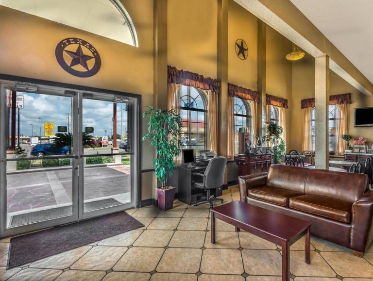Hill Country Inn & Suites - New Braunfels, Gruene — photo 3