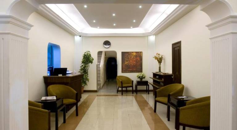 Beautiful serviced apartment with garden & patio | Pets allowed — photo 4