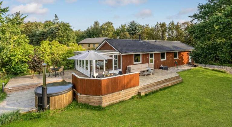 Vacation home with hot tub in Randers
