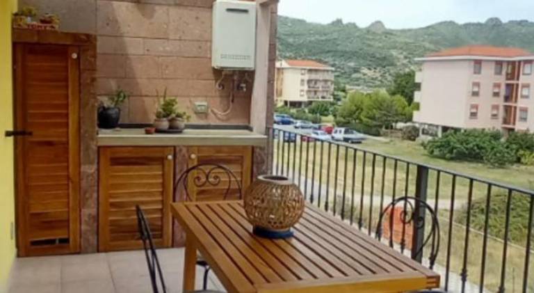 Fully equipped rental apartment with garden & terrace | Perfect for remote work | Dogs allowed in Bosa