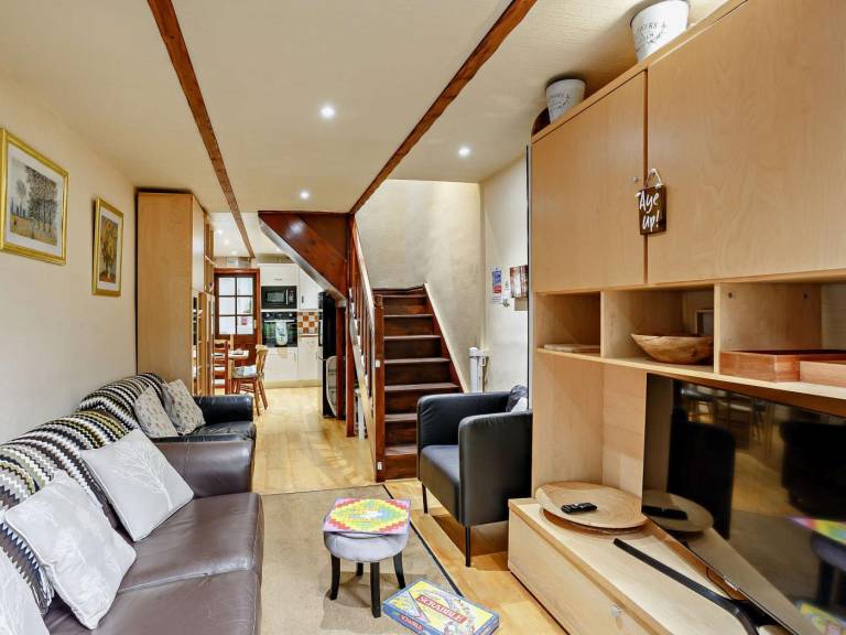 Cottage with BBQ, yard & terrace — photo 2