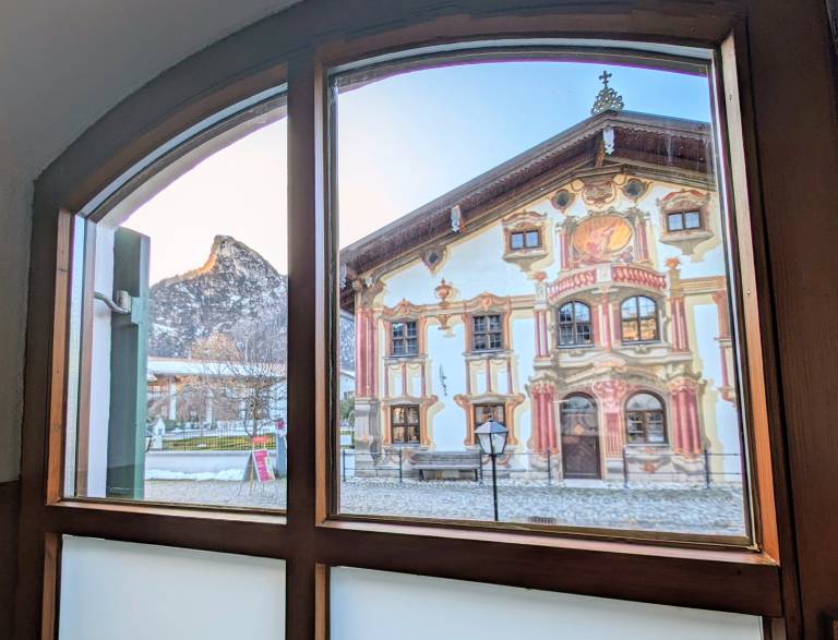 Ferienwohnung mit Hund in Oberammergau für max. 4 Personen Ferienwohnung mit Hund in Oberammergau für max. 4 Personen