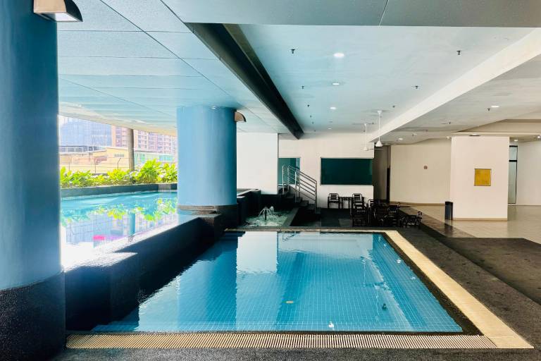 Lovely vacation home with pool, yard & terrace | Close to Jalan Alor | Perfect for remote work | Pet-friendly — photo 3