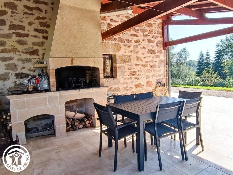 Gite with terrace, yard & grill — photo 3