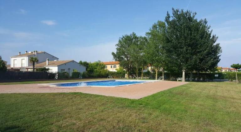 House with patio, pool & yard — photo 5