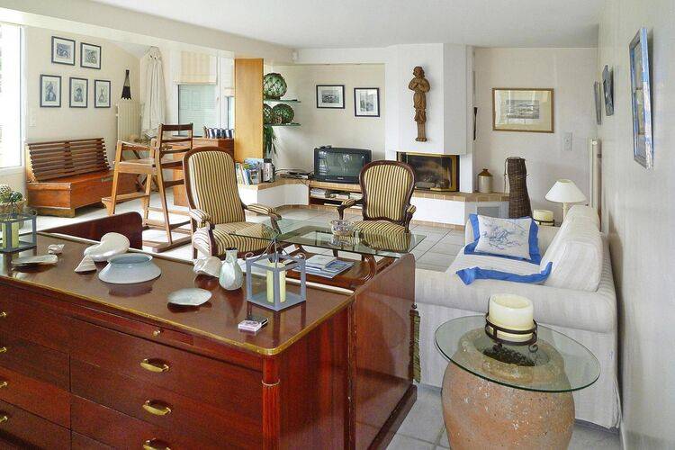 Vacation home with yard & terrace — photo 4