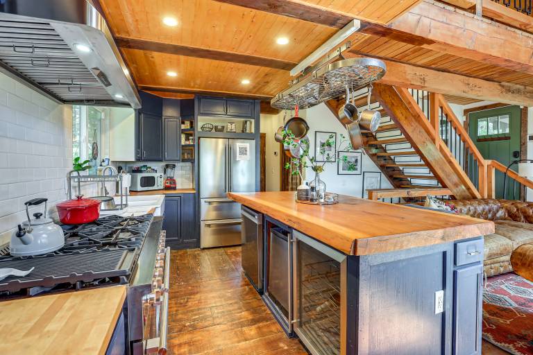 3 Mi to Lake Arrowhead Village: Dog-Friendly Cabin — photo 5