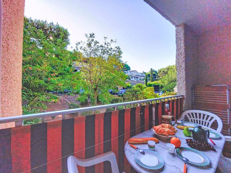 Holiday apartment with terrace & garden — photo 3