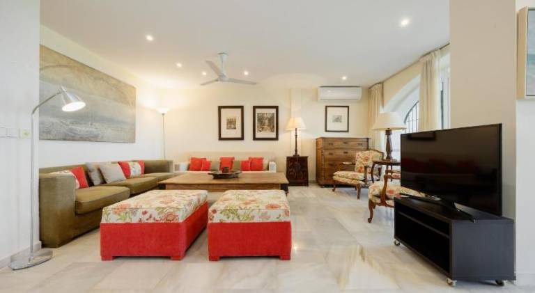 2 storey townhouse with large terrace garden, BBQ and close to the beach, in Elviria, Marbella — photo 2
