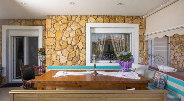 Villa with patio, grill & yard — photo 3
