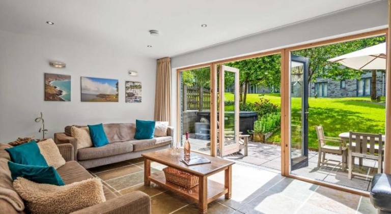 Vacation home with pool & jacuzzi | Beach nearby | Dogs allowed in Looe