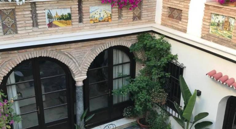 Fully equipped house with garden & patio | Close to Mosque–Cathedral of Córdoba | Pets are welcome in Córdoba